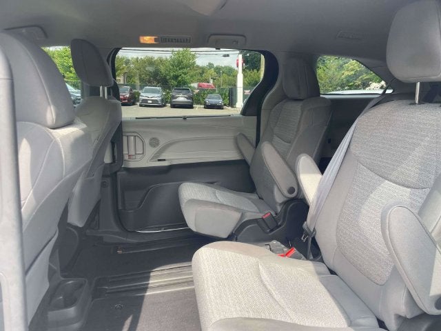 2022 Toyota Sienna LE 8 Passenger