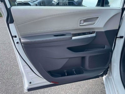 2022 Toyota Sienna LE 8 Passenger
