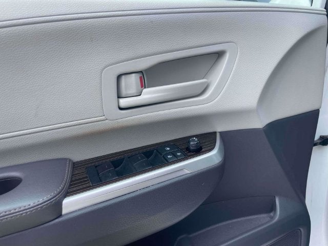 2022 Toyota Sienna LE 8 Passenger