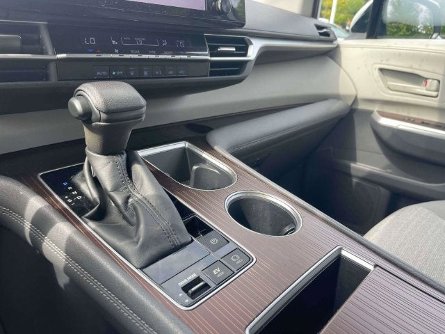 2022 Toyota Sienna LE 8 Passenger