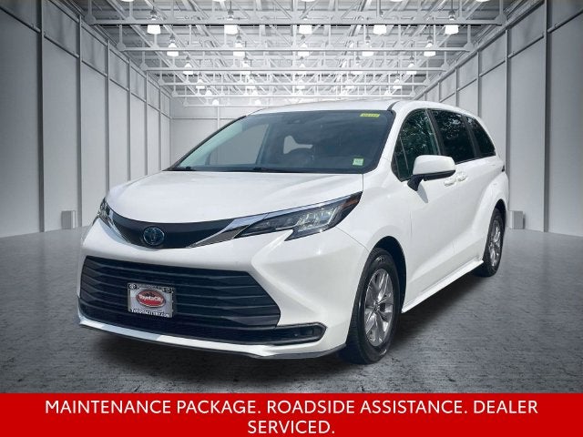 2022 Toyota Sienna LE 8 Passenger