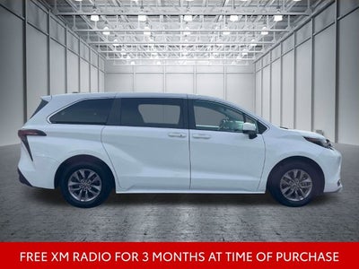 2022 Toyota Sienna LE 8 Passenger