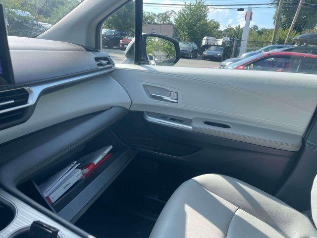 2025 Toyota Sienna XLE 8 Passenger