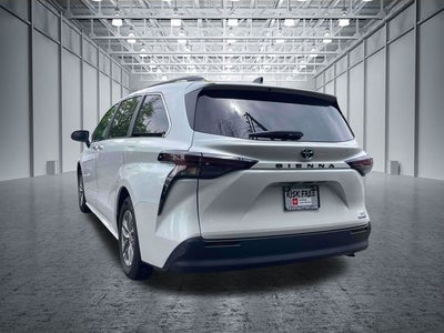 2024 Toyota Sienna XLE 8 Passenger