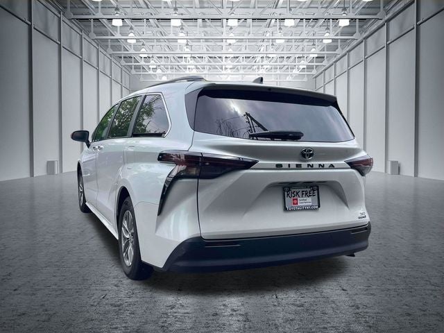 2024 Toyota Sienna XLE 8 Passenger