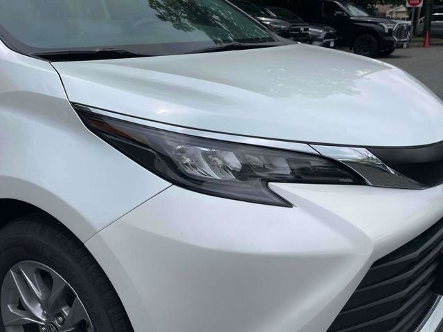 2024 Toyota Sienna XLE 8 Passenger