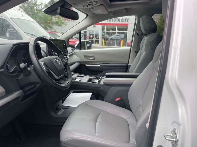 2024 Toyota Sienna XLE 8 Passenger