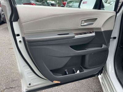 2024 Toyota Sienna XLE 8 Passenger