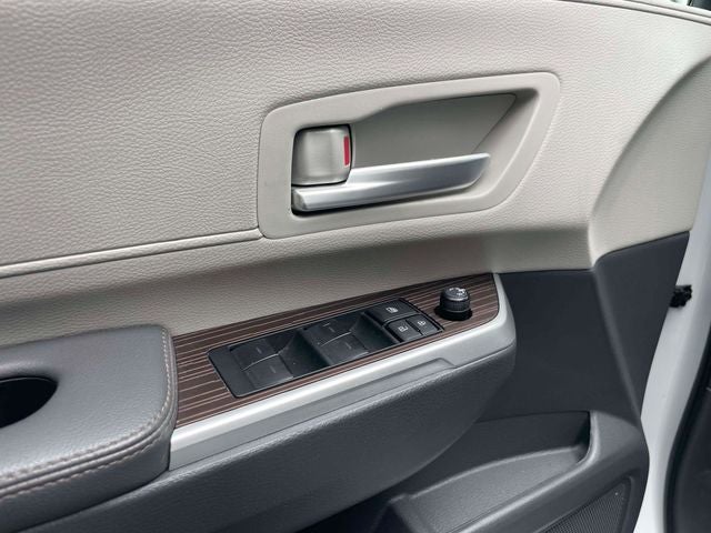 2024 Toyota Sienna XLE 8 Passenger