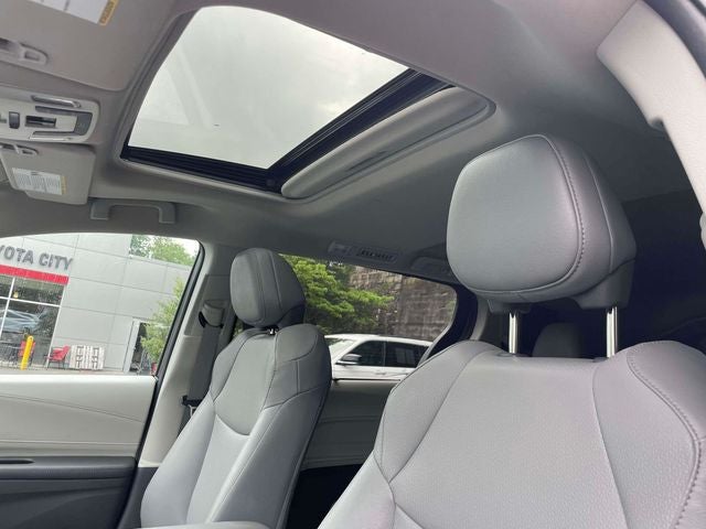 2024 Toyota Sienna XLE 8 Passenger