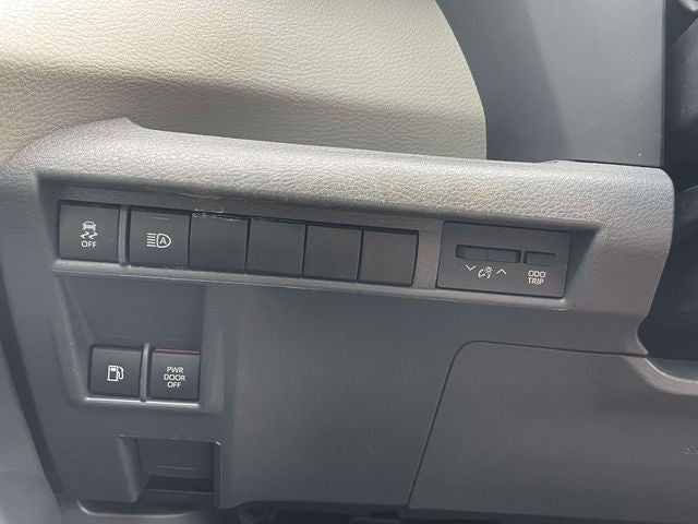 2024 Toyota Sienna XLE 8 Passenger
