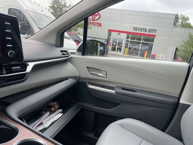 2024 Toyota Sienna XLE 8 Passenger