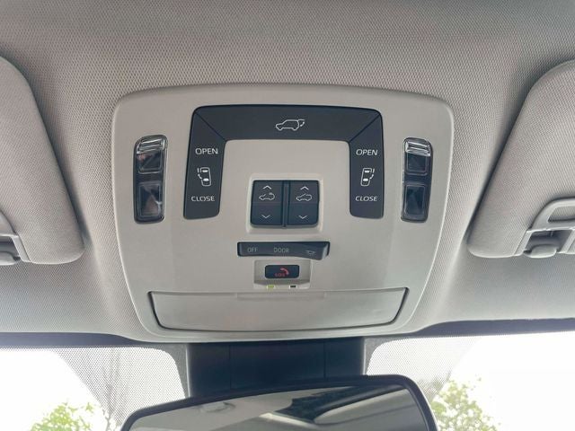 2025 Toyota Sienna XLE 8 Passenger