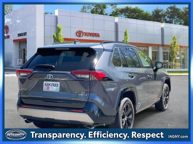 2023 Toyota RAV4 SE - Photo 6