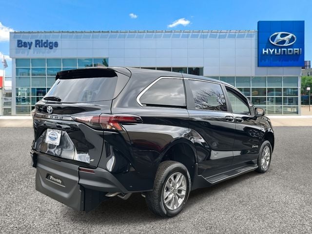 2026 Toyota Sienna LE Mobility 8 Passenger