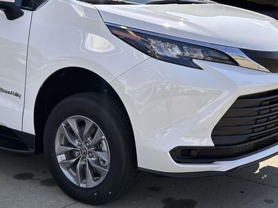 2026 Toyota Sienna LE 8 Passenger Mobility Van Taxi Ready