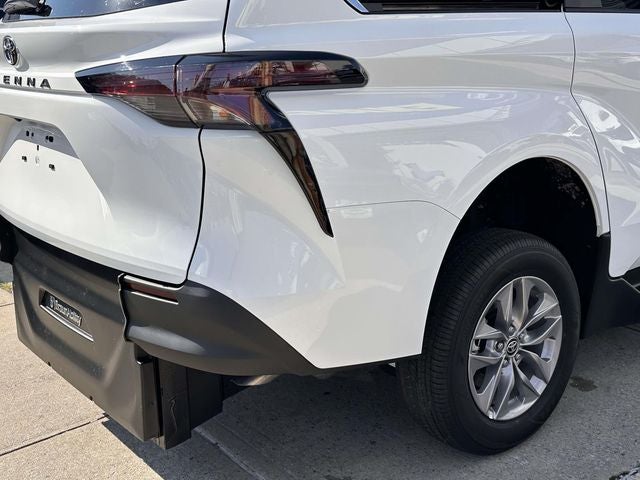 2026 Toyota Sienna LE 8 Passenger Mobility Van Taxi Ready