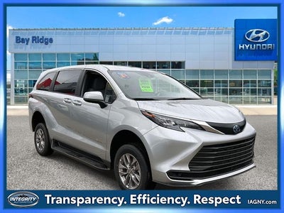 2025 Toyota Sienna LE 8 Passenger