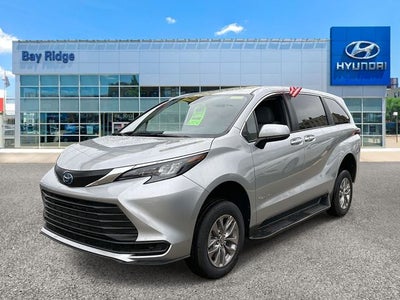 2025 Toyota Sienna LE 8 Passenger