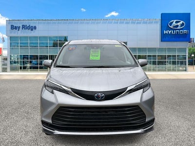 2025 Toyota Sienna LE 8 Passenger