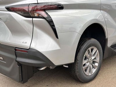 2025 Toyota Sienna LE 8 Passenger