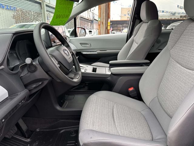 2025 Toyota Sienna LE 8 Passenger