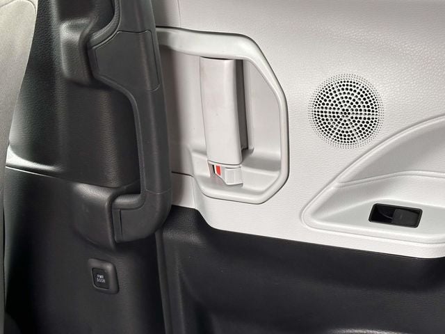 2025 Toyota Sienna LE 8 Passenger