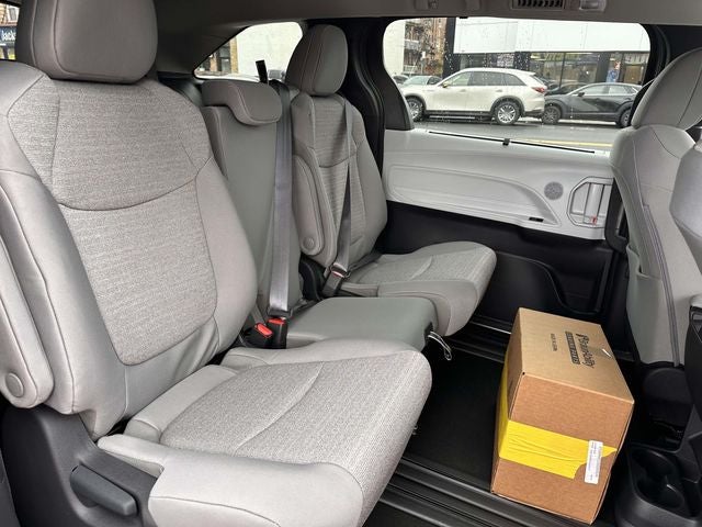 2025 Toyota Sienna LE 8 Passenger