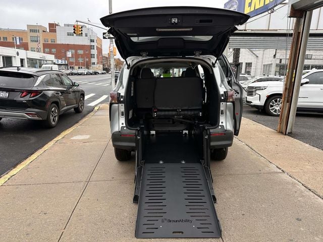 2025 Toyota Sienna LE 8 Passenger