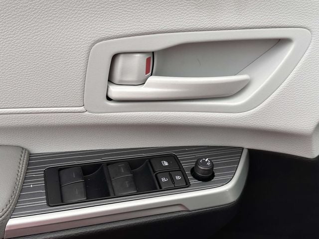 2025 Toyota Sienna LE 8 Passenger