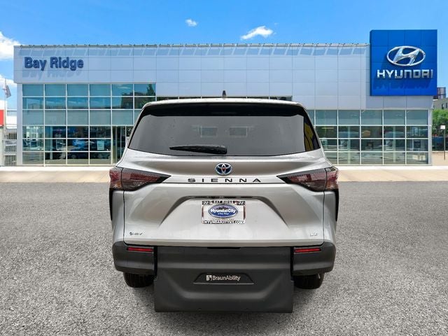 2025 Toyota Sienna LE 8 Passenger