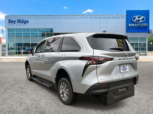 2025 Toyota Sienna LE 8 Passenger