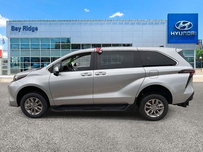 2025 Toyota Sienna LE 8 Passenger