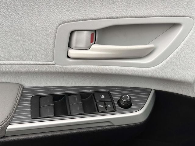 2025 Toyota Sienna Mobility LE 8 Passenger