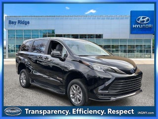 2025 Toyota Sienna Mobility LE 8 Passenger