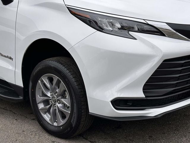 2026 Toyota Sienna Mobility LE 8 Passenger