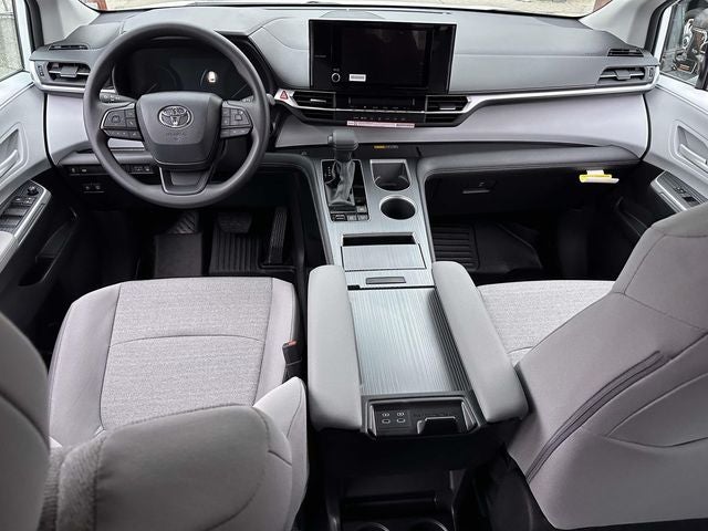 2026 Toyota Sienna Mobility LE 8 Passenger
