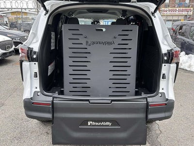 2026 Toyota Sienna Mobility LE 8 Passenger