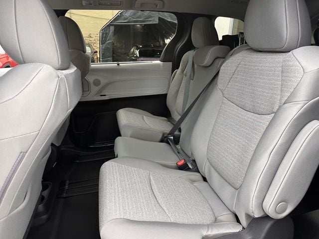2025 Toyota Sienna Mobility LE 8 Passenger