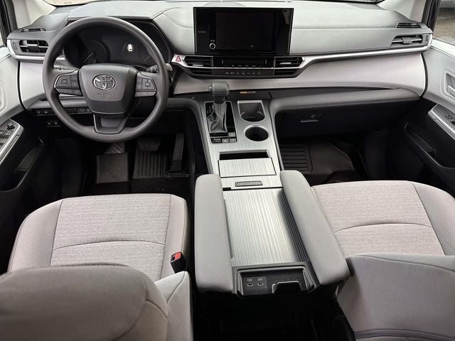 2025 Toyota Sienna Mobility LE 8 Passenger