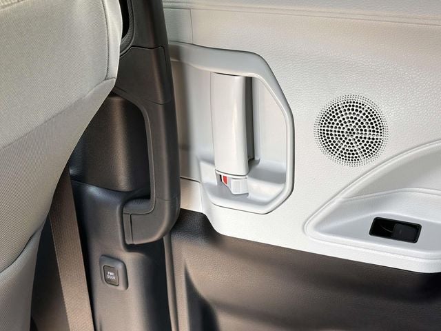 2026 Toyota Sienna LE 8 Passenger Mobility Van Taxi Ready
