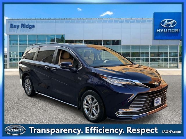 2022 Toyota Sienna Limited 7 Passenger