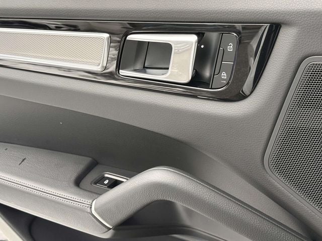 2023 Porsche Cayenne Base