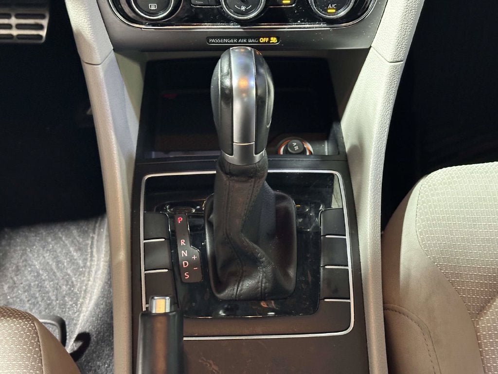 2016 Volkswagen Passat 1.8T R-Line