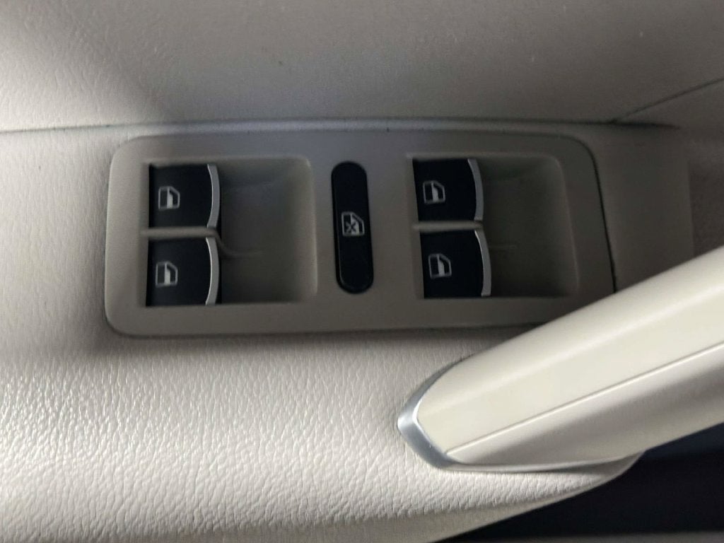2016 Volkswagen Passat 1.8T R-Line