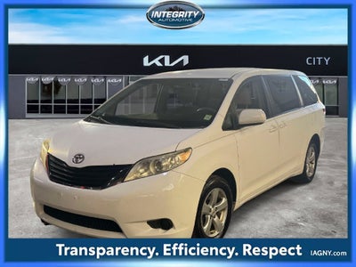 2012 Toyota Sienna LE 8 Passenger