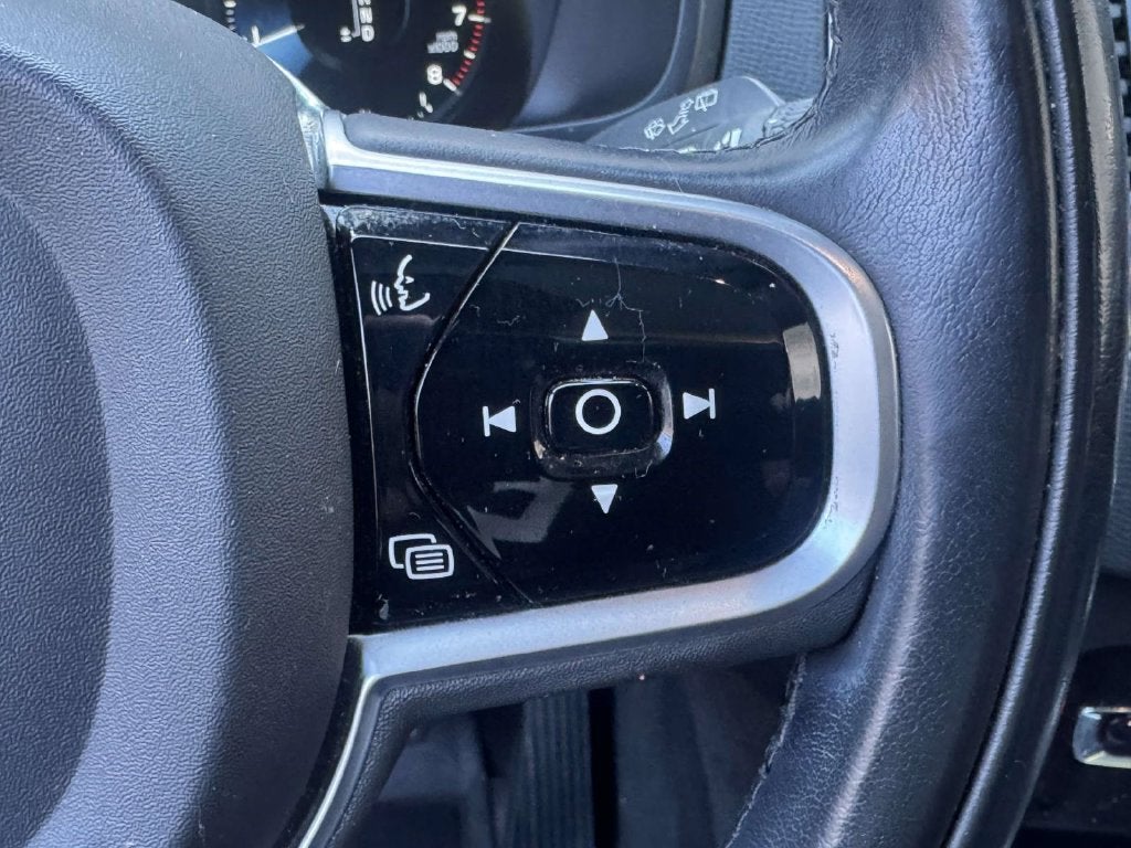 2019 Volvo XC90 T5 Momentum